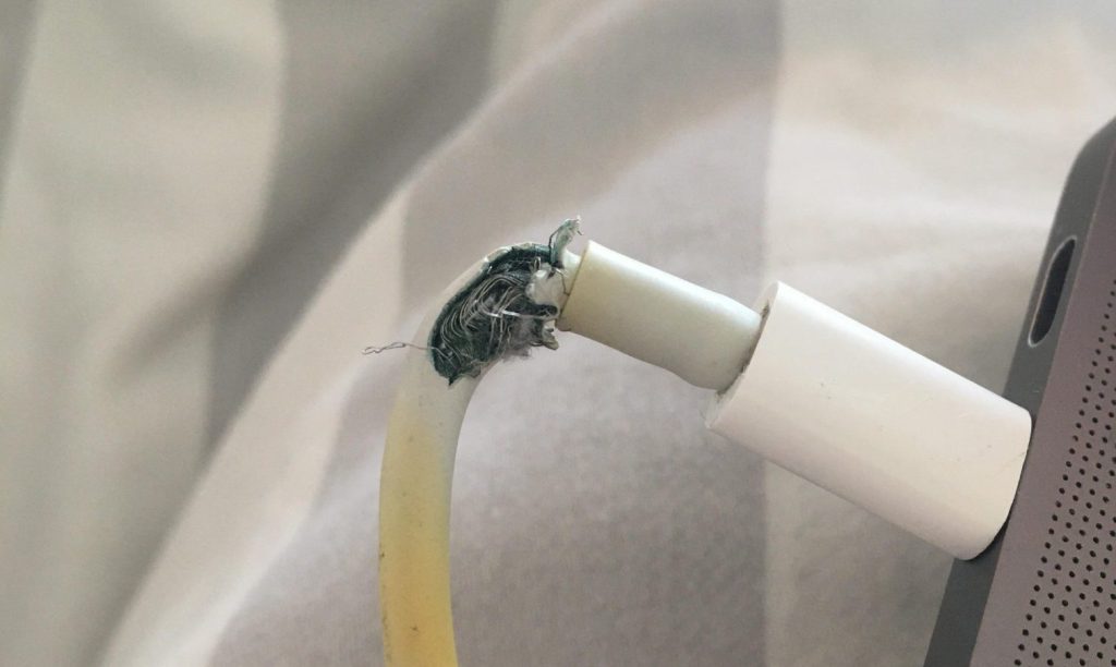 MacBook Pro usb c cable ripped