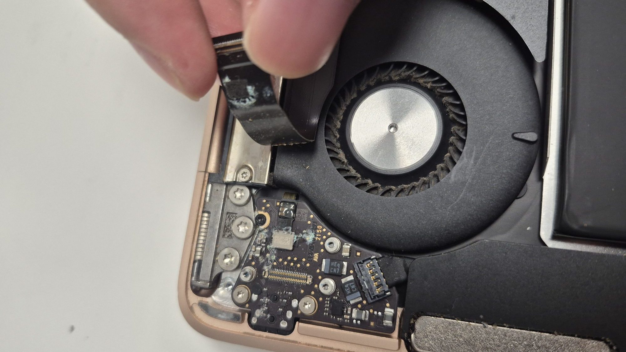 macbook air a2179 rose gold daughter board corrosion