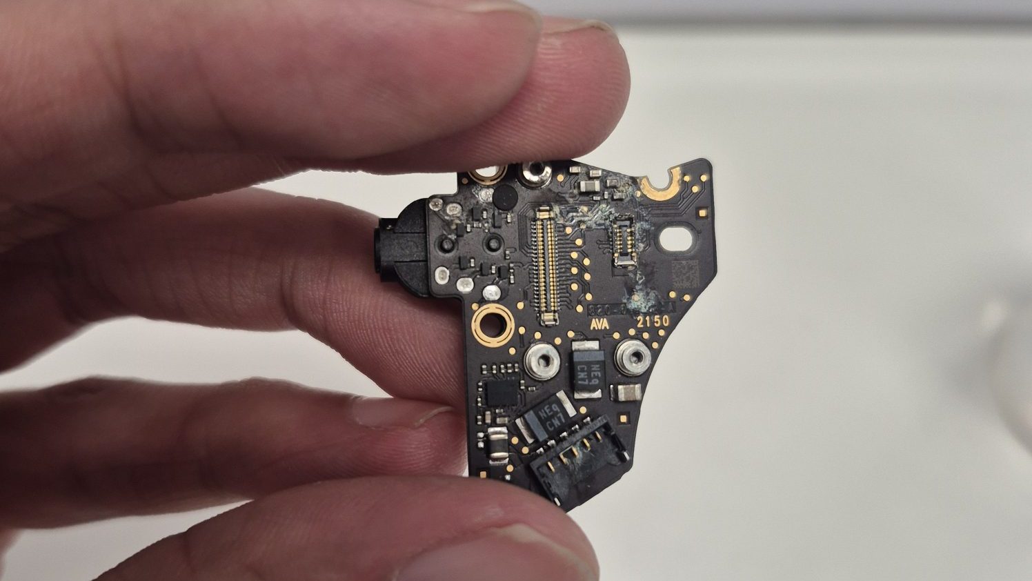 macbook air a2179 daughter board liquid damage