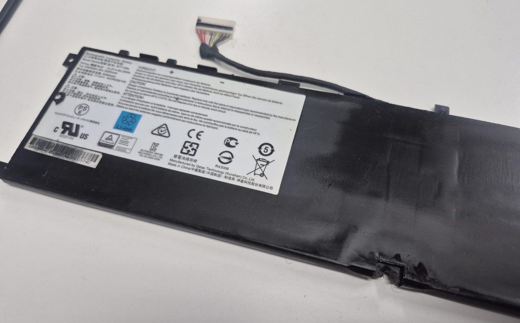 노트북 호환(사제) 배터리 — 어떤 건 오래가고, 어떤 건 금방&nbsp;망가질까?