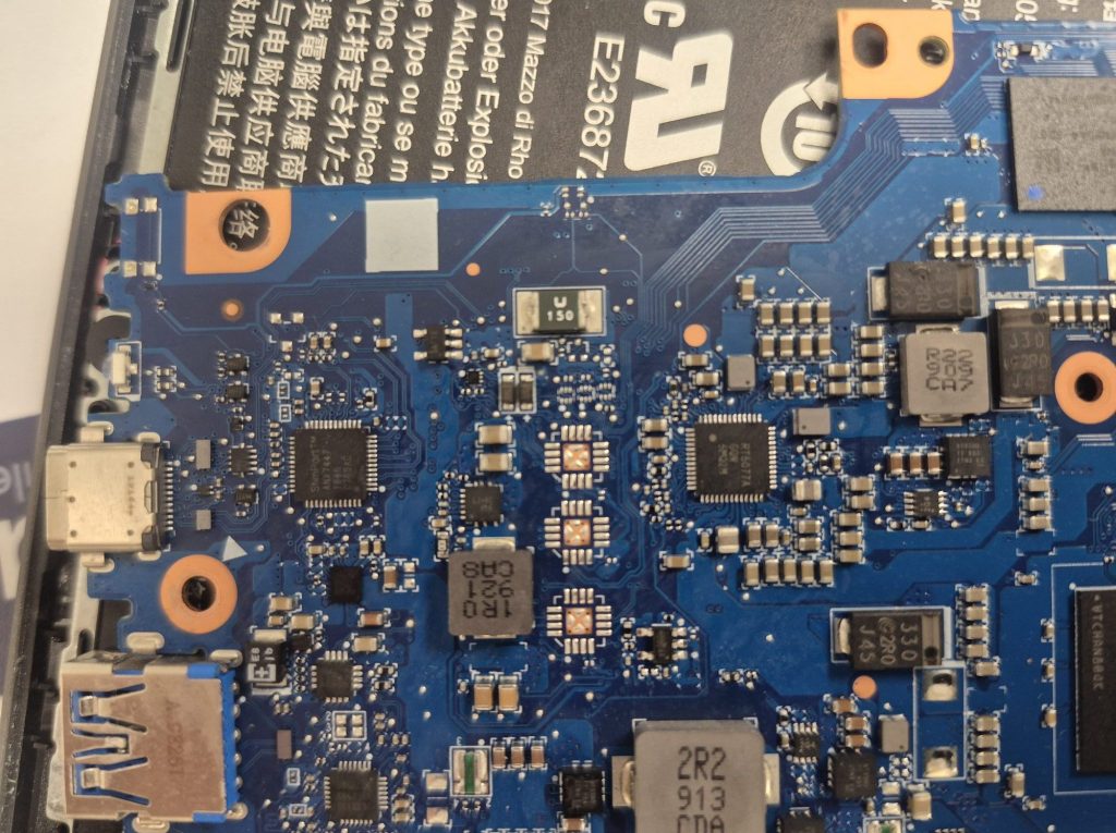 Acer Chromebook motherboard with no signs of corrosion after cleaning