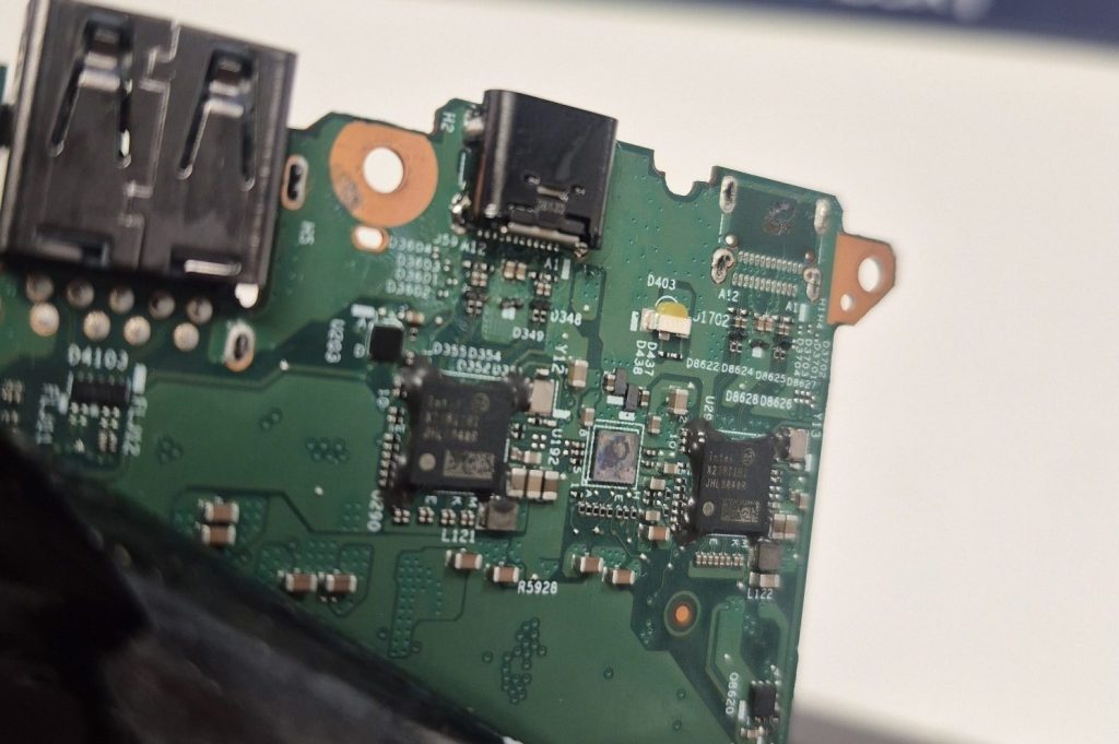 Lenovo x1 Carbon USB port 1 reattached